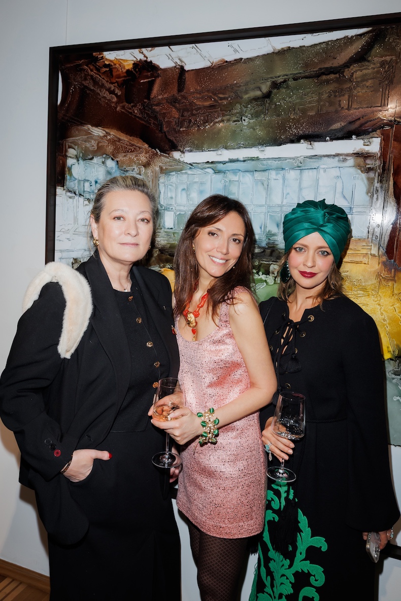 Маша Федорова, Карина Ошроева и Ольга Лефферс