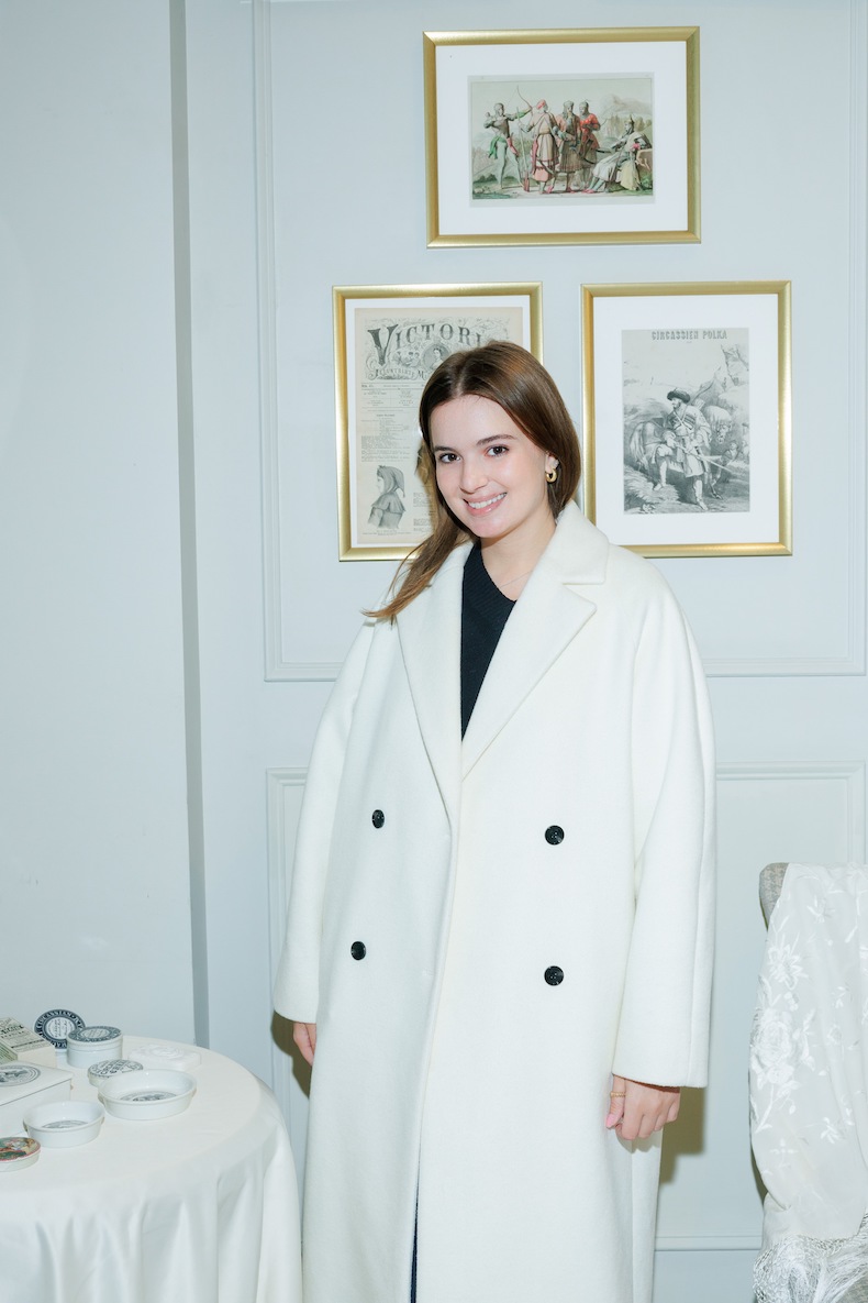 Александра Маниович Александра Маниович